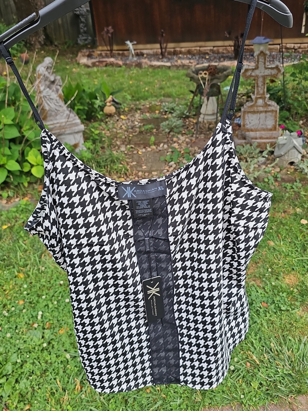 Kardashian Kollection Black & White Houndstooth Cami Top